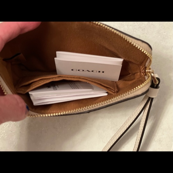 Original NWT Coach Wristlet - Picture 3 of 4